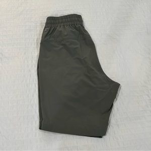 Lululemon Bowline ripstop shorts. 8 inch inseam